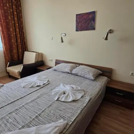 Europroperties Yalta * Златни пясъци