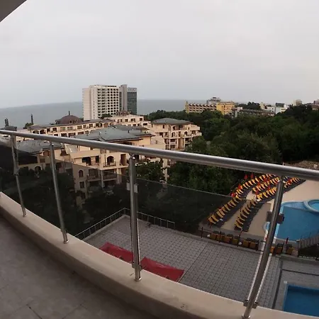 Апартамент Europroperties Yalta Златни пясъци