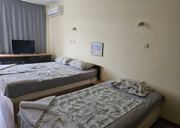 Europroperties Yalta * Златни пясъци